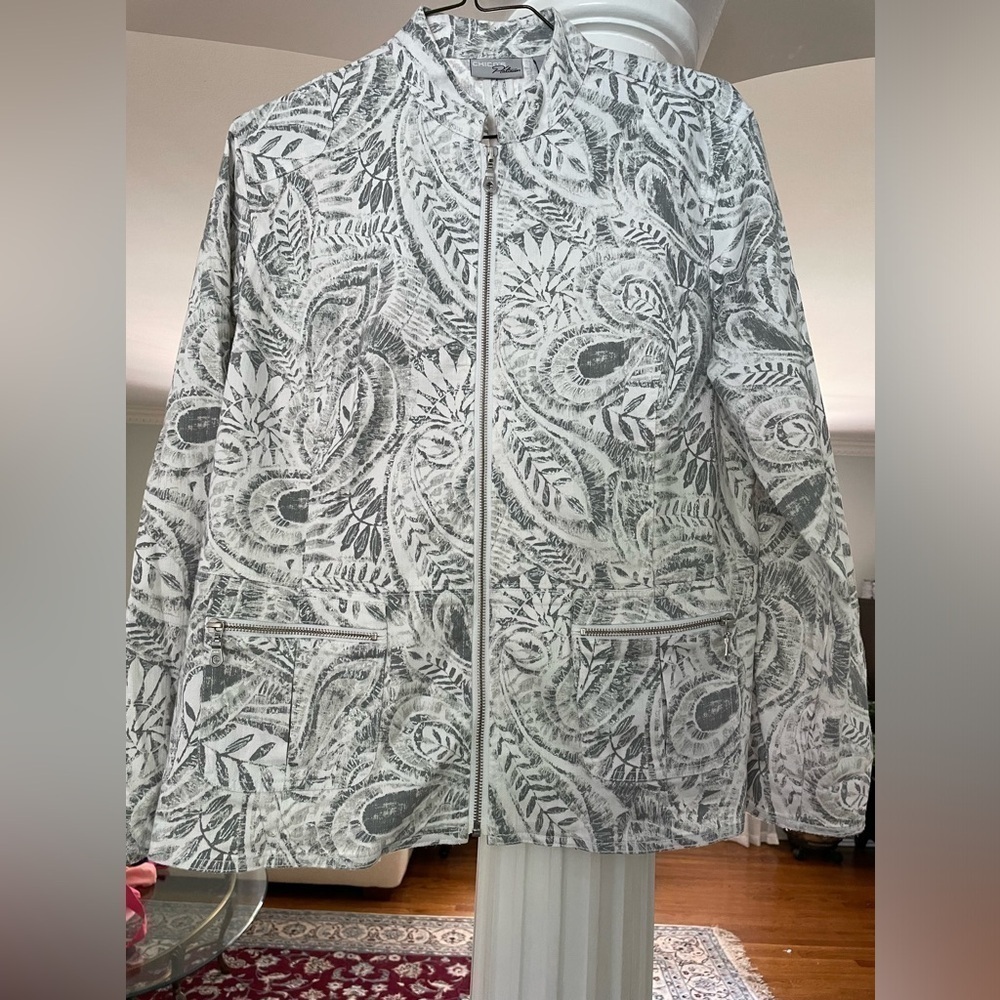 Chico’s Platinum women’s gray and white leaf print zip up denim jacket size 3
